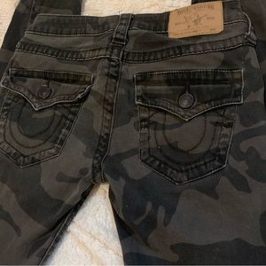 True Religion camo Skinny Jeans size 25